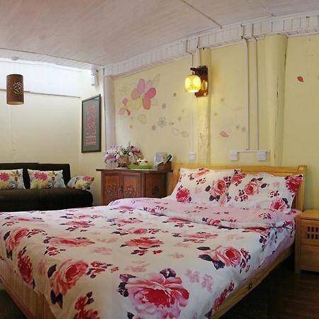 Tree'S Tale Hotel - Lijiang Лицзян Экстерьер фото