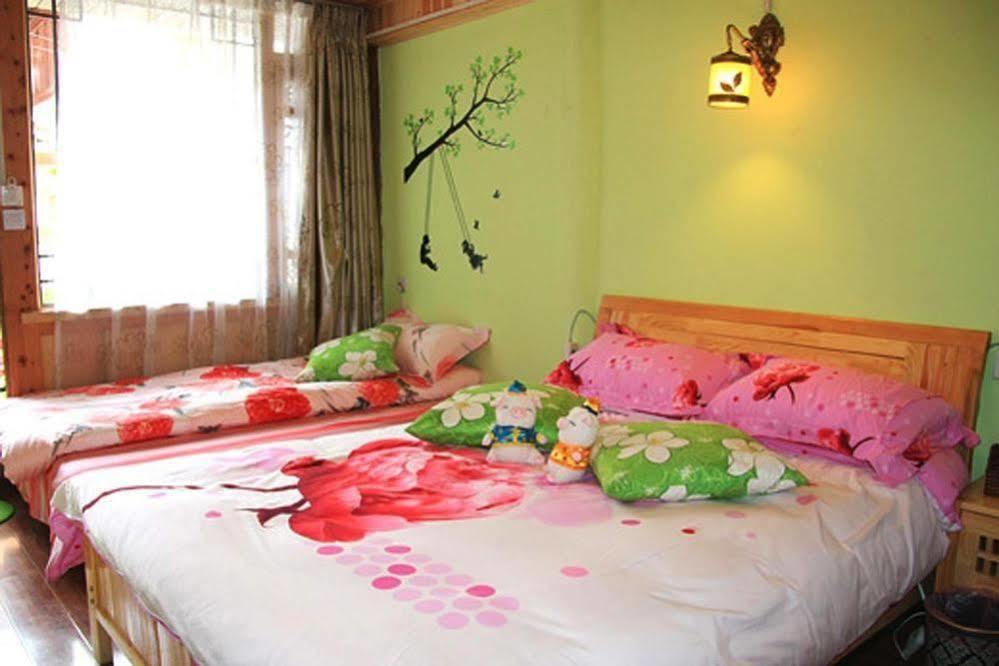 Tree'S Tale Hotel - Lijiang Лицзян Экстерьер фото