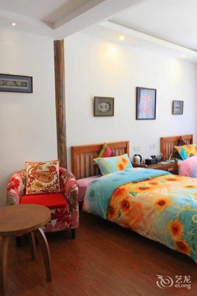 Tree'S Tale Hotel - Lijiang Лицзян Экстерьер фото